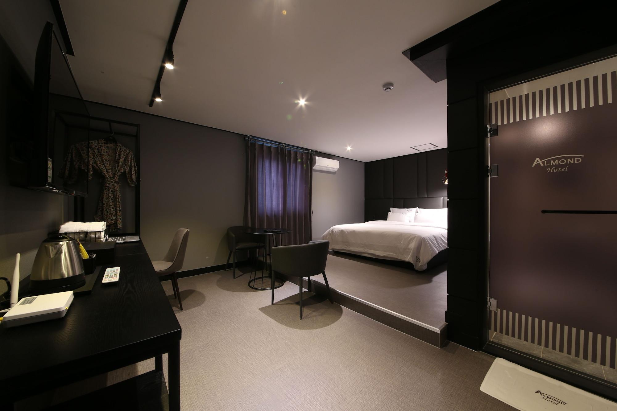 Almond Hotel Gupo Station Busan Exterior foto