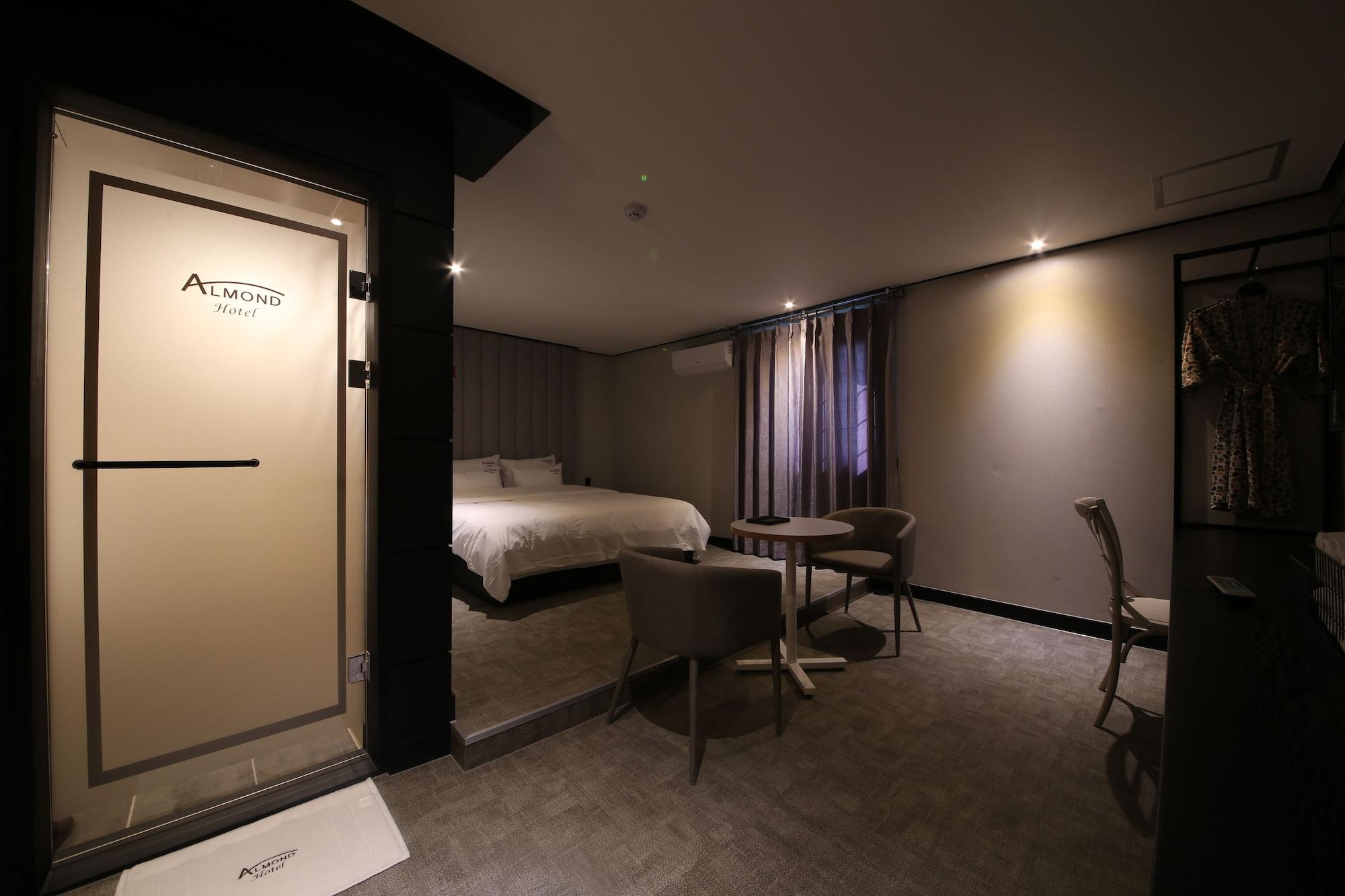 Almond Hotel Gupo Station Busan Exterior foto