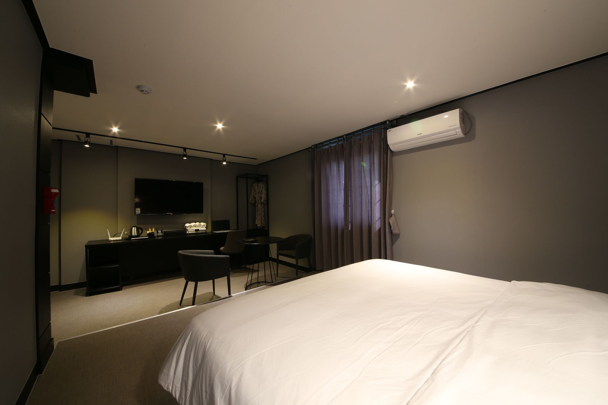 Almond Hotel Gupo Station Busan Exterior foto